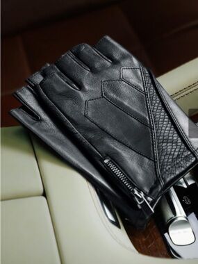 FIORETTO Men’s Leather Fingerless Driving Gloves. Size: Small. Great condition